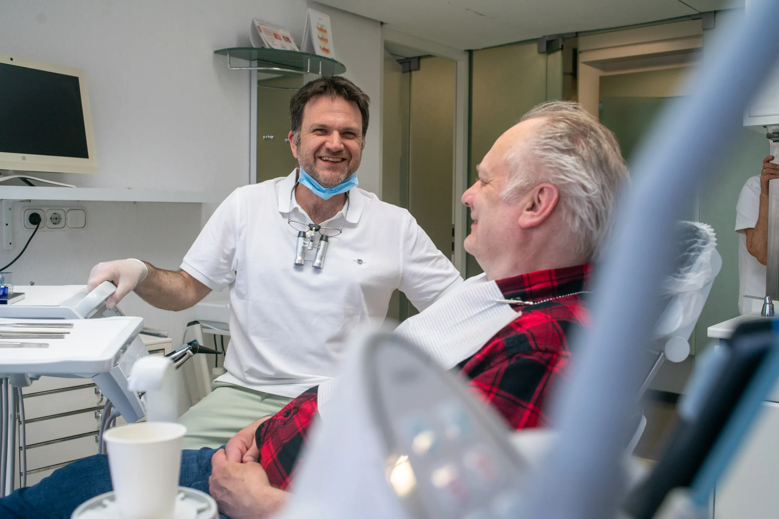 Zahnarzt-am-Stachus-Muenchen-Josip-Tomasic-Prothetik-Chirurgie